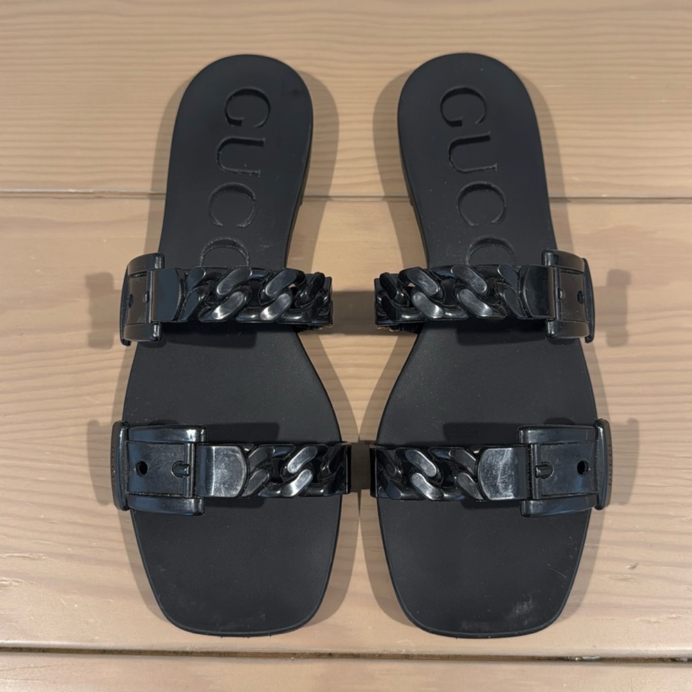 Gucci Black Rubber Chain Link Sandals - Size 36